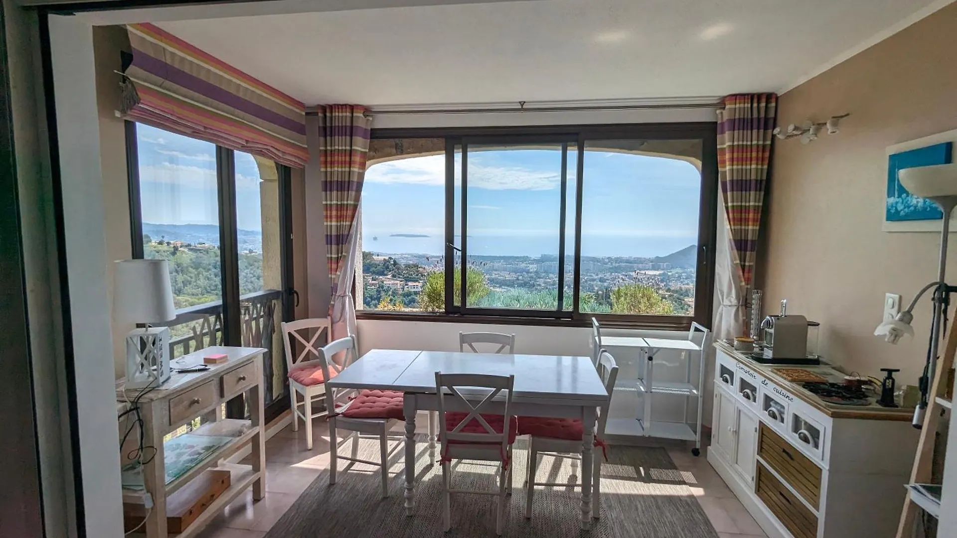 Appartement Avec Vue Mer Exceptionnelle Dans Residence De Standing, Au Calme, Avec Piscine Mandelieu
